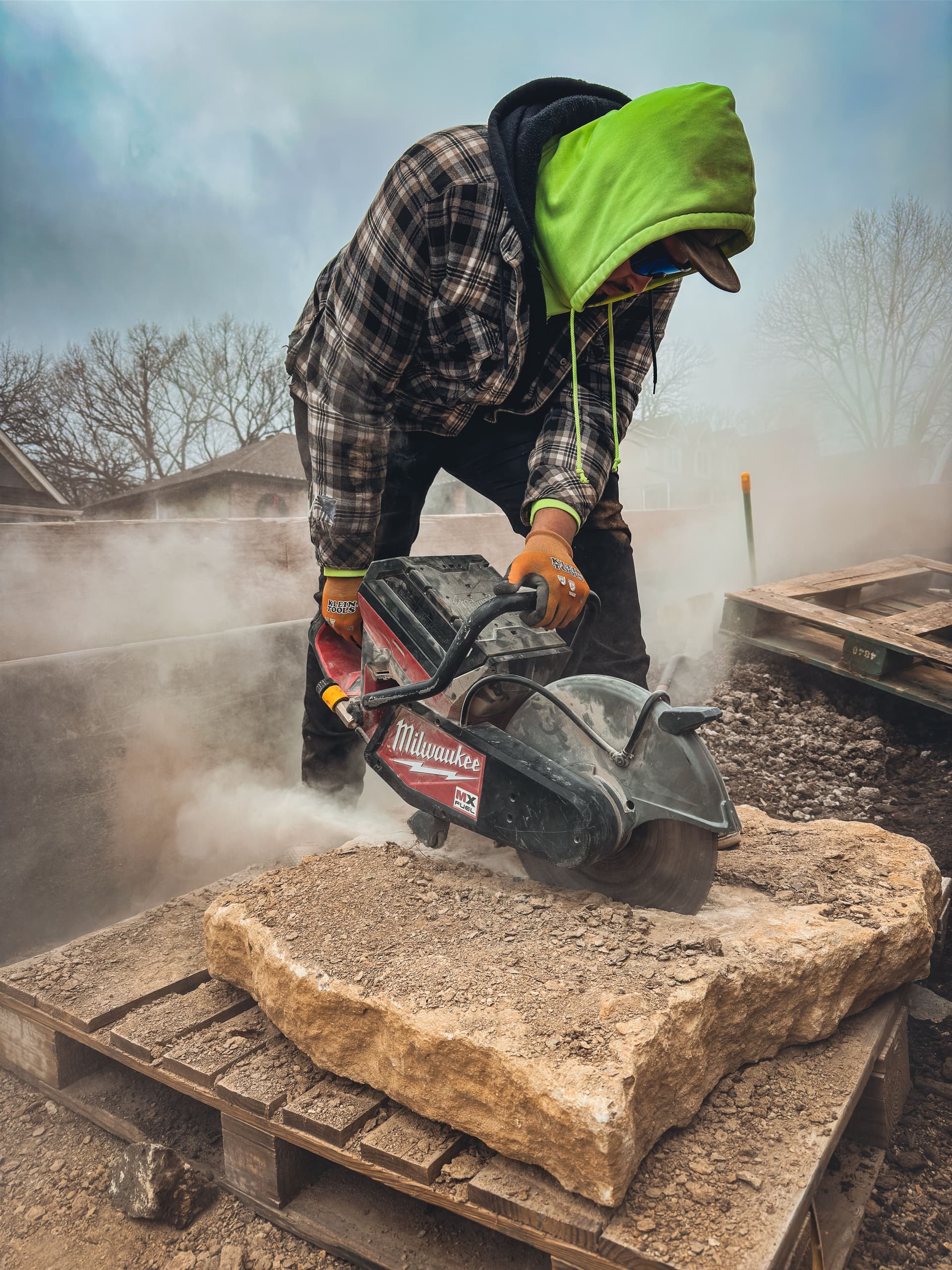 Efficient Leaf Removal and Landscaping in Liberty MO